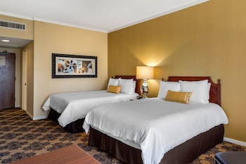 Deluxe Room, 2 Queen Beds, Accessible (Roll-In-Shower)
