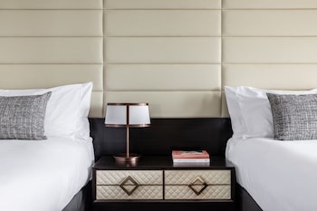 Superior Room, 2 Twin Beds, City View