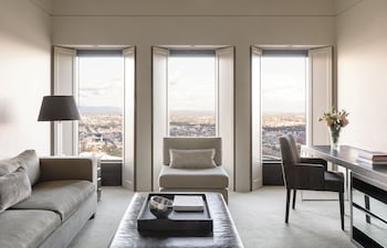 Deluxe Suite, 1 King Bed, City View
