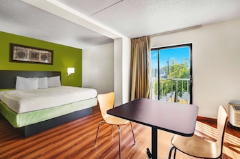 Standard Room, 1 Queen Bed, Smoking, Refrigerator & Microwave