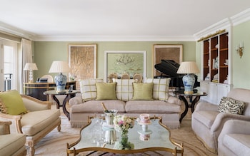 Suite (Peninsula)
