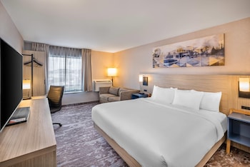 Room, 1 King Bed, Non Smoking (Upper Floor, Stair Access Only)
