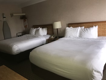Standard Room, 2 Queen Beds, Non Smoking