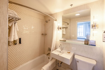 Standard Room, 1 Queen Bed