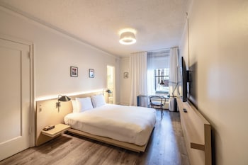 Standard Room, 1 Queen Bed