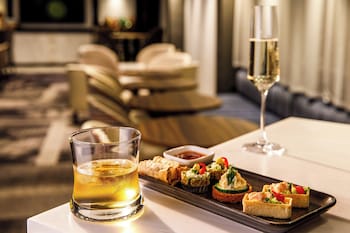 Premium Room, 1 King Bed, Club Lounge Access