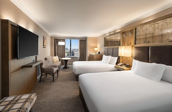 Room, 2 Queen Beds, Accessible, Bathtub