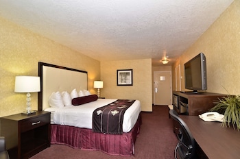 Standard Room, 1 King Bed, Non Smoking, Balcony