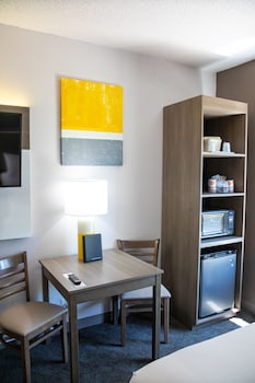 Room, 2 Queen Beds, Accessible, Non Smoking