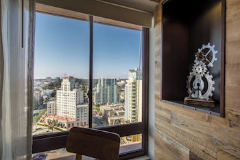 Suite, 1 King Bed with Sofa bed, City View