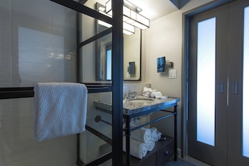 Suite, 1 King Bed with Sofa bed (Mobility Accessible, Tub)