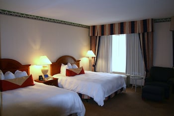 Suite, 2 Queen Beds, Accessible