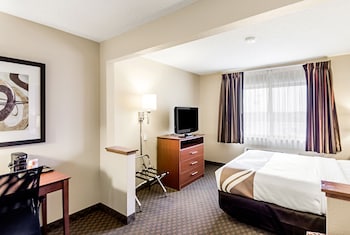 Suite, 1 Queen Bed with Sofa bed, Non Smoking
