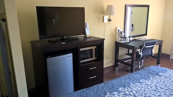 Suite, 1 Bedroom, Non Smoking (Poolside View)