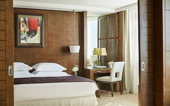 Executive Suite (Regency)