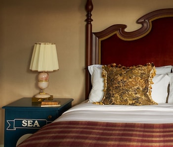 Suite, 1 King Bed (Marine West Links Sea View Suite)