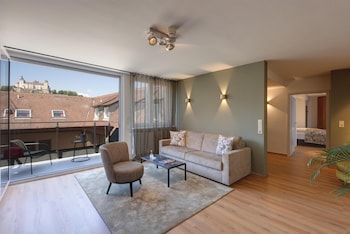 Junior Suite, 1 King Bed, Kitchen