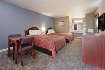 Standard Room, 2 Queen Beds, Smoking