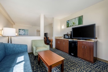 Junior Suite, 2 Queen Beds, Non Smoking, Oceanfront (with Sofabed)
