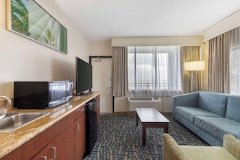Junior Suite, 2 Queen Beds, Non Smoking, Oceanfront (with Sofabed)