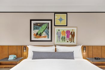 Standard Room, 1 King Bed, Accessible (Communications)