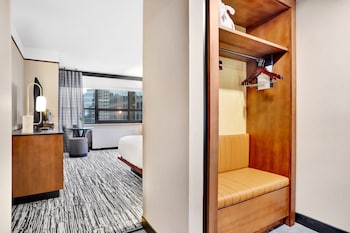 Standard Room, 1 King Bed, City View