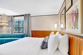 Premium Room, 1 King Bed, City View, Corner