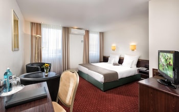 Classic Room, 1 Double Bed, Refrigerator (Converts to 2 Twin Beds)