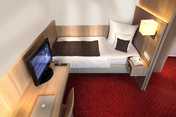 Classic Room, 1 Twin Bed, Refrigerator