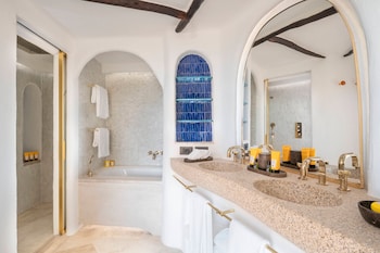 Premium Suite, 1 King Bed, Partial Sea View (Contemporary)