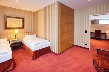 Suite, Multiple Beds, Balcony (Separate Living Room)