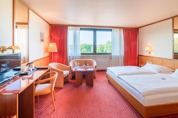 Comfort Room, 1 King Bed (Larger Room)