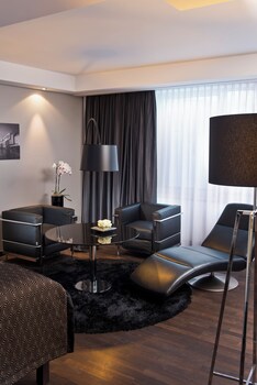 Club Suite, Club Lounge Access