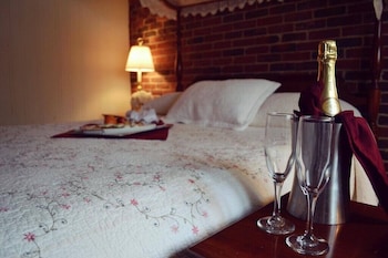 Standard Room, 1 Queen Bed