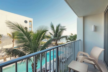Room, 2 Double Beds, Pool View