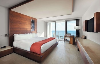Room, 1 King Bed, Accessible (Ocean Cabana, Transfer Shower)