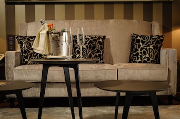 Suite (Lake)