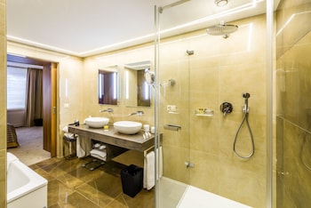 Suite, Corner (City)
