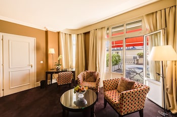 Deluxe Suite