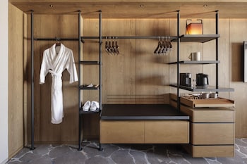 Room, 1 King Bed (High Floor)