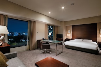Deluxe Room, 1 King Bed (Club Access)