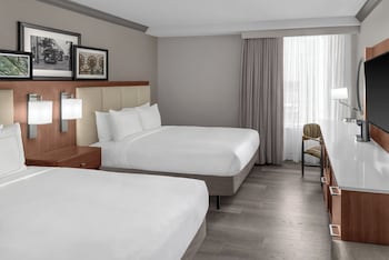 Room, 2 Queen Beds, Accessible Bathtub