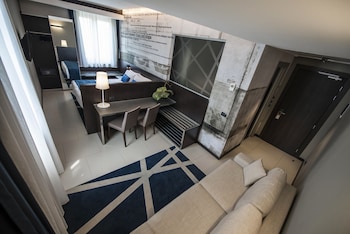 Junior Suite, 1 King Bed with Sofa bed