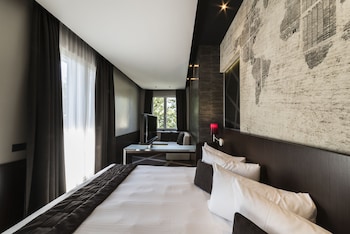 Junior Suite, 1 King Bed with Sofa bed