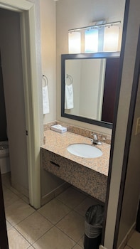 Room, 1 Queen Bed, Accessible, Non Smoking (Mobility, Bathtub W/grab Bars)