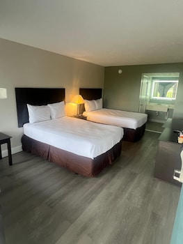 Room, 2 Queen Beds, Non Smoking