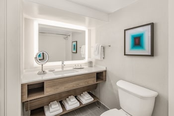 Standard Room, 2 Queen Beds, Accessible Bathtub, Balcony (Mobility)