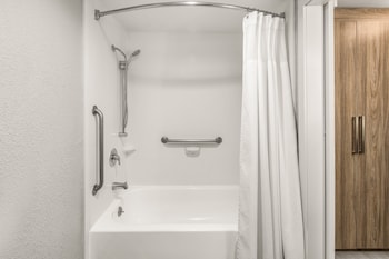 Standard Room, 2 Queen Beds, Accessible Bathtub, Balcony (Mobility)