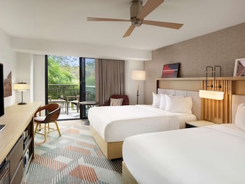 Room, 2 Queen Beds, Pool View