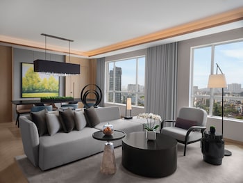 Director Suite King Room
